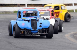 DSC_0282 Legends on the track as drivers vie for position.