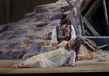 Marcelo Álvarez as Manrico and Sondra Radvanovsky as Leonora in Verdi's "Il Trovatore."<br />
Photo: Ken Howard/Metropolitan Opera</p>
<p>Taken at the performance on April 20, 2011 at the Metropolitan Opera.<br />
