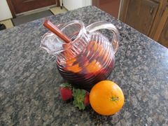 Sangria with oranges and strawberries_reduced